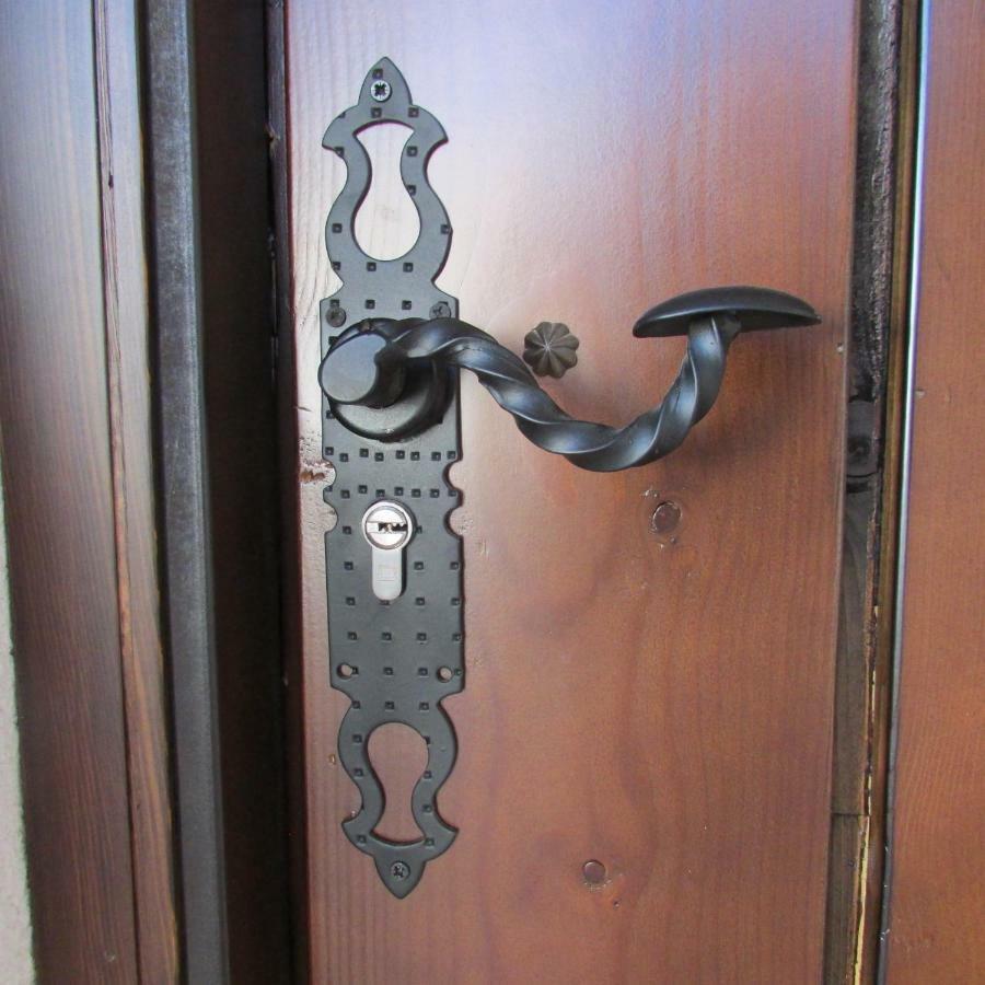 Hostal Almagro - Parking Exteriör bild